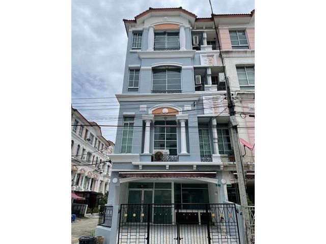 ขายทาวน์โฮม 4 ชั้น ใกล้เลียบด่วน บิ๊กซีลาดพร้าว