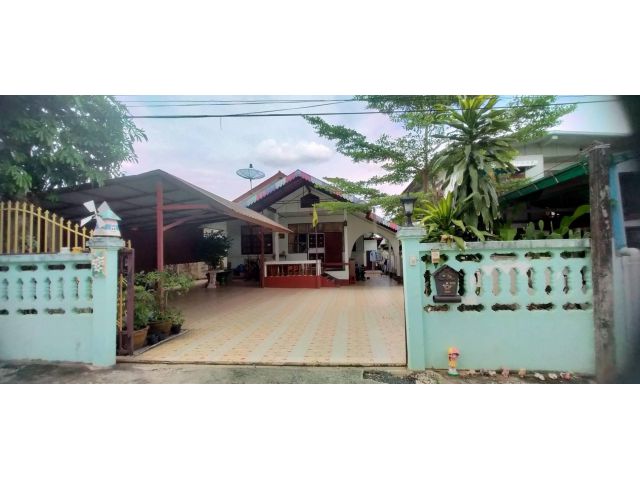 บ้านเดี่ยว 3 ห้องนอน 2 ห้องน้ำ พื้นปูกระเบื้องทั้งหลัง