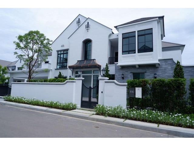 HS0623 ขายบ้านตัวอย่าง หลังใหญ่ บ้านนันทวัน พระราม9-กรุงเทพกรีฑาตัดใหม่ 5 ห้องนอน 6 ห้องน้ำ