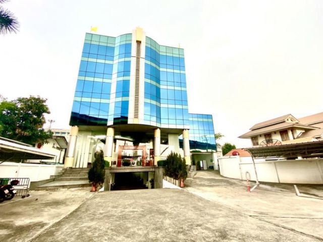 HS0624 ขายอาคาร 7 ชั้น มีลิฟต์ ถนนสุขุมวิท แยกการไฟฟ้าสมุทรปราการ  พื้นที่ใช้สอย 3,348.07 ตารางเมตร