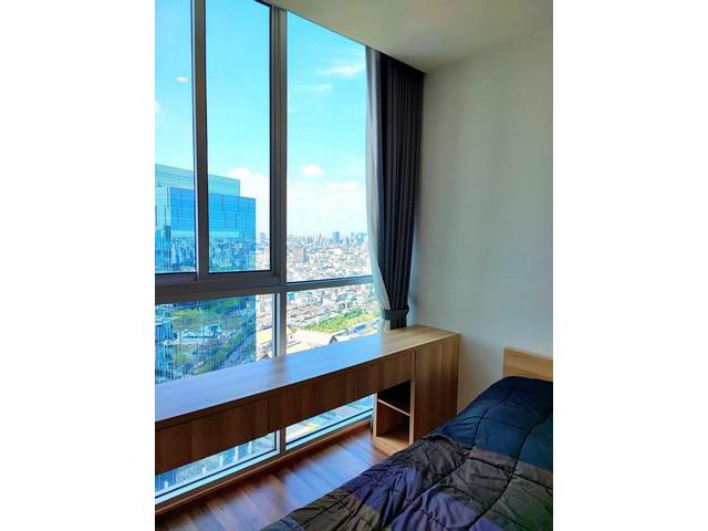 CRB1112 For Rent Noble Revolve2 condo