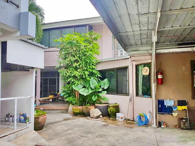 นานาชาติคิงส์คอลเลจ BTS ช่องนนทรี 2หลัง สาทร