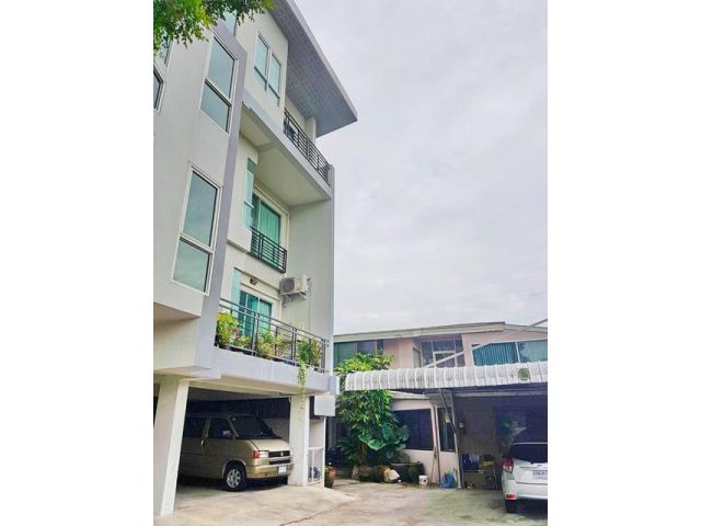 BTS ช่องนนทรี 2หลัง สาทร นานาชาติคิงส์คอลเลจ