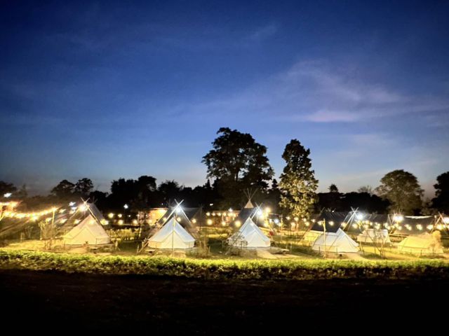 ขายที่ดินหมูสี 8 ไร่ อยู่เส้นธนะรัชต์-บ้านไร่ ติดถนนลาดยางเส้นหลักจากวงเวียนบ้านไร่ ที่สวยทำเลดี ใกล้อุทยานแห่งชาติเขาให
