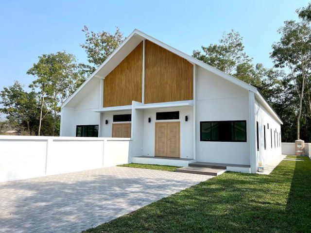 บ้านแฝดพร้อมอยู่สร้างถูกหลักฮวงจุ้ย ใช้วัสดุเกรด A ทั้งหลัง