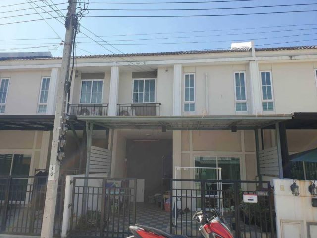 ขายทาวน์เฮ้าส์2ชั้น The connect วงแหวน-พระราม9 ใกล้เดอะมอลล์ บางกะปิ ใกล้โรงเรียนเตรียมอุดมน้อมเกล้า ฟรีเฟอร์นิเจอร์