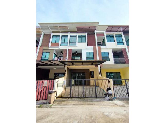 ให้เช่าทาวน์โฮม หมู่บ้านซิกเนเจอร์ เอกชัย 64/5