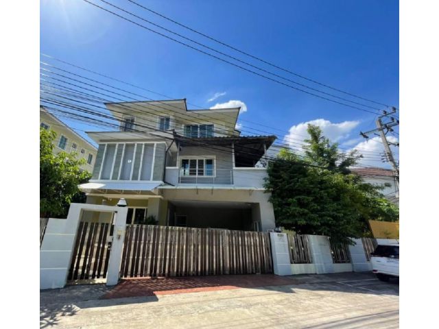 HR1726 ให้เช่าบ้านเดี่ยว 3 ชั้น  ย่าน เกษตร-รัชโยธิน เสนานิคม  6 ห้องนอน 6 ห้องน้ำ หมู่บ้านซื่อตรง