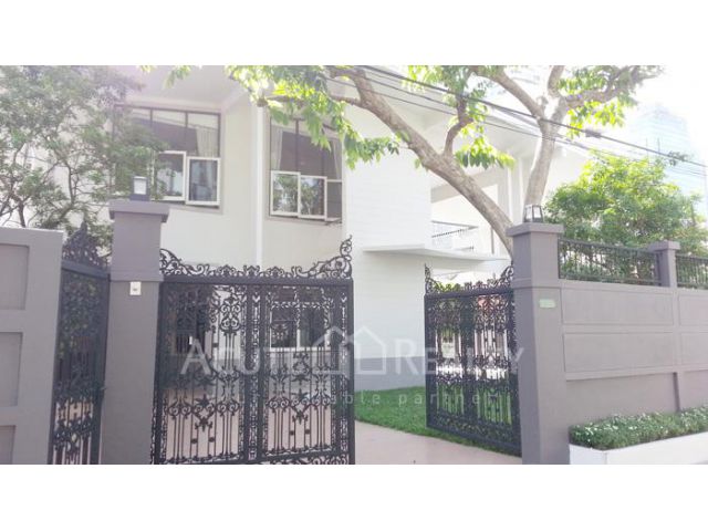 บ้าน/โฮมออฟฟิศให้เช่า บนถนนสุขุมวิท 13