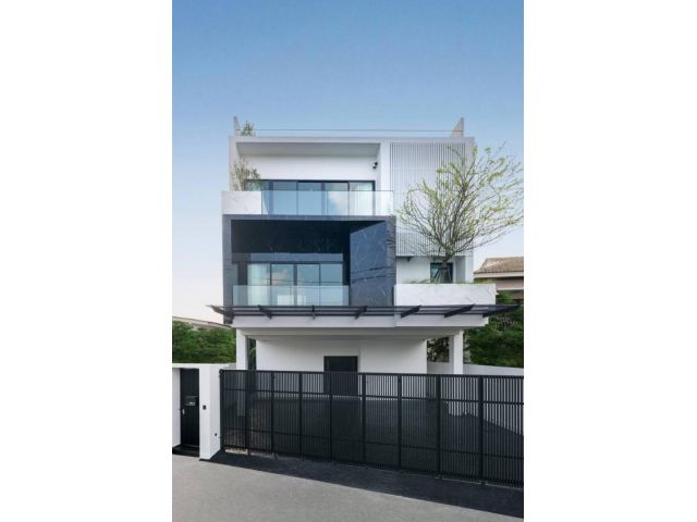 EPL-HS0628 ขายบ้านเดี่ยว 3 ชั้น ซอยเอกมัย 10