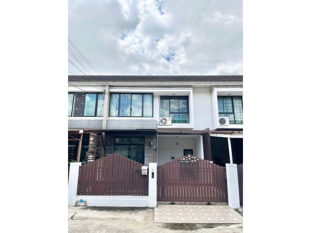 ทาวน์โฮม 2 ชั้นใกล้รถไฟฟ้าสายสีส้ม สวย พร้อมอยู่  #หมู่บ้านเดอะวิลล่า รามคำแหง 174 ทำเลมีนบุรี  สะดวกใกล้ตลาดมีนบุรี