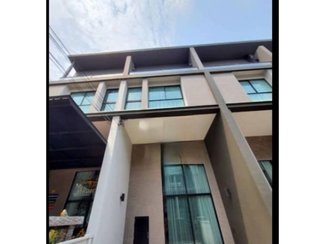 ทาวน์โฮม 3.5 ชั้น บ้านกลางเมืองวิภาวดี 64