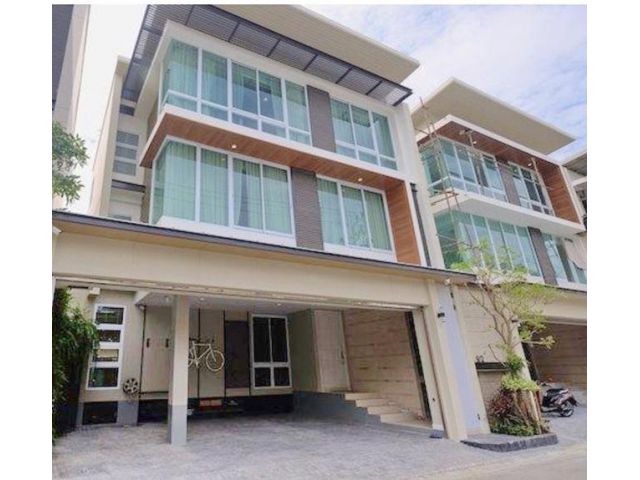 BTSอารีย์-สะพานควาย คฤหาสน์ Pool Villa 3 ชั้น