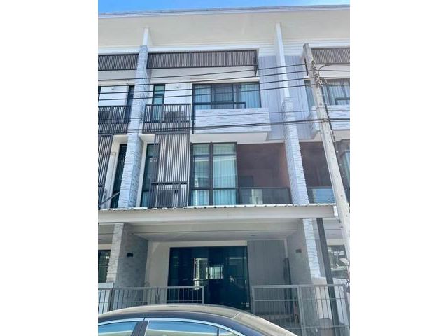 PJD06 ขาย ทาวน์โฮม 3 ชั้น เพล็กซ์ บางนา กม.5 PLEX BANGNA ติดถนนบางนา-ตราด กม.5 บางพลี สมุทรปราการ หันทางทิศเหนือ