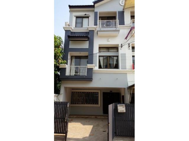 ขายทาวน์โฮม3 ชั้น บ้านกลางเมือง นาคนิวาส ซอย2