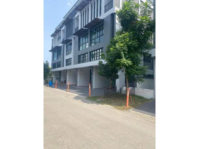 ให้เช่าโฮมออฟฟิศ 3.5ชั้น เพิ่งสร้างใหม่ ถนนลาดพร้าวซอย101 ถนนนวมินทร์ โพธิ์แก้ว ใกล้ห้างสรรพสินค้าหลายแห่ง เซ็นทรัล เดอะ