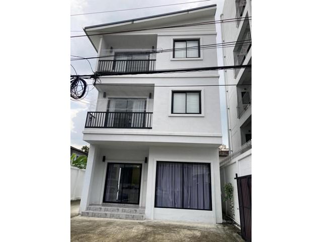 PF04 ให้เช่า บ้านเดี่ยว 3 ชั้น ซอยสุขุมวิท 65 พระโขนงเหนือ เขตวัฒนา ย่านสุขุมวิท ใกล้สถานีรถไฟฟ้าBTS เอกมัย