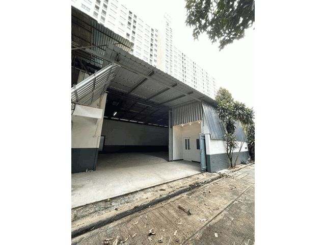 ให้เช่าโกดังพร้อมออฟฟิศ รีโนเวทใหม่ พื้นที่ใช้สอย 200 ตารางเมตร ซอยลาดพร้าว51 ใกล้ถนนลาดพร้าว