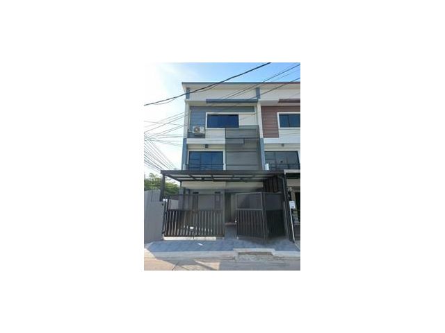 ให้เช่าทาวน์โฮม 3 ชั้น 26 ตร.วา Renovated ใหม่ ซอยลาดปลาเค้า 72 ทำเลดีย่านลาดพร้าว ใกล้ทางด่วนรามอินทรา-อาจณรงค์ ADN585