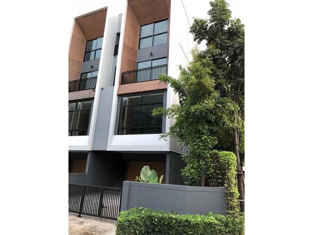 ให้เช่าทาวน์โฮม Arden Pattanakarn 20 ย่านพัฒนาการ ใกล้ทางด่วน สนใจโทร 093 358 6688