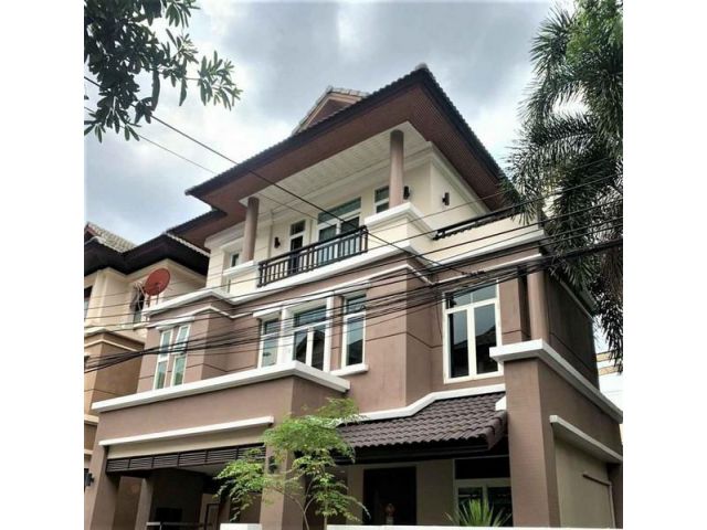 ให้เช่า บ้านเดี่ยว 3 ชั้น 4 ห้องนอน ใจกลางเมือง