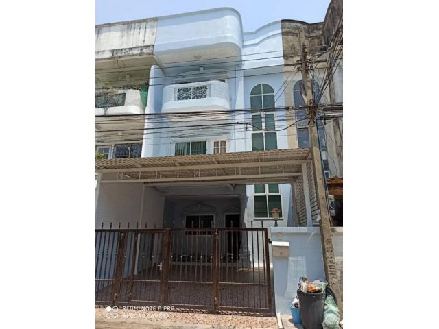ให้เช่าทาวน์โฮม 3 ชั้น ซอยประดิษฐ์มนูธรรม 5