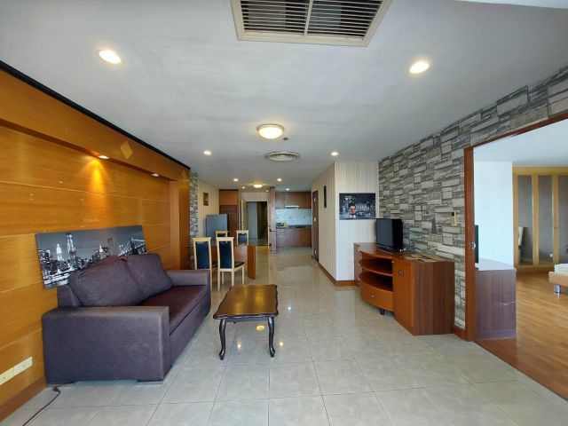 State Tower Silom for rent 2 bedrooms 2 bathrooms 94 sqm. rental 22,000 baht/month