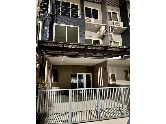 ให้เช่าทาวน์โฮม3ชั้น กรีนนิชรามอินทรา76 ใกล้แฟชั่น
