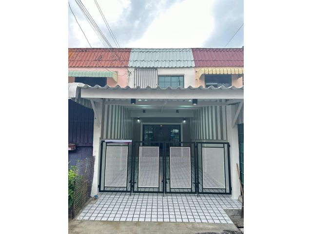 หมู่บ้านเกล้ารัตนา บางใหญ่  ติดถนนรัตนาธิเบศร์ นนทบุรี