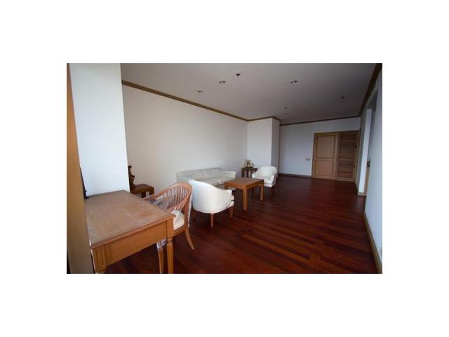 Baan Sathorn Chaopraya 1 Bedroom