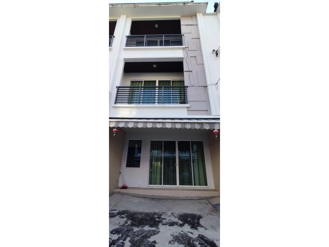 ให้เช่าทาวน์โฮม3 ชั้น บ้านกลางเมือง ศรีนครินทร์