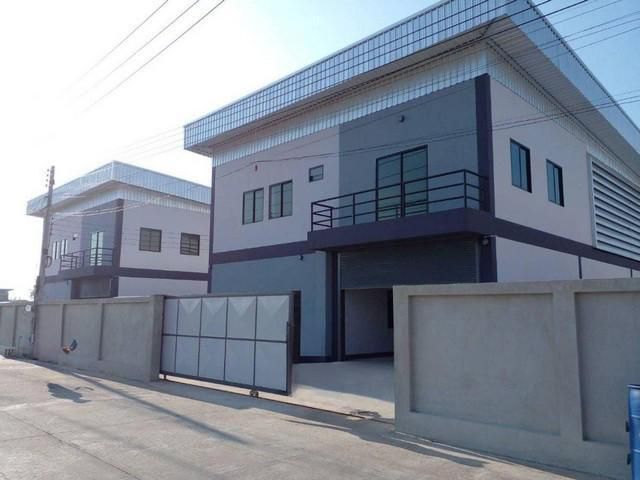 โกดังพร้อมออฟฟิศห้องพักขนาด 300 ตรม ลาดหลุมแก้ว
