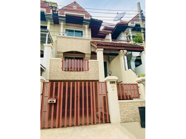 ทาวน์โฮม 3ชั้น หมู่บ้านรอยัล นครินทร์