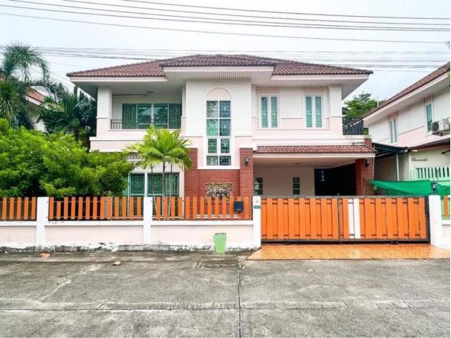 ขายบ้านเดี่ยว 2 ชั้นพร้อมเฟอร์นิเจอร์ บ้านดี สังคมคุณภาพ ใจกลางเมือง ใกล้บิ๊กซี  ชลบุรี