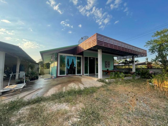 ขายบ้านพร้อมที่ดิน 111 ตรว. ติดถนน 2 ด้าน ใกล้โรงเรียนบ้านโคกพนมดี - 400 เมตร ศรีมโหสถ ปราจีนบุรี