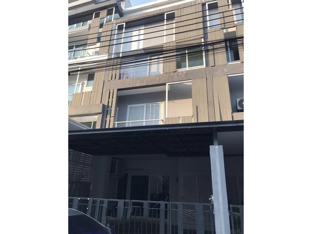 PF04 ขายทาวน์โฮม 3 ชั้น หมู่บ้านสเปซ ลาดพร้าว เหม่งจ๋าย