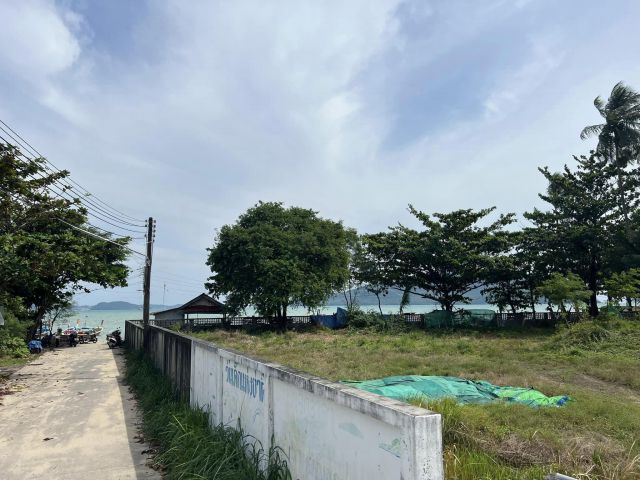 ขายที่ดินติดทะเลอ่าวฉลอง-ราไวย์ ในซอยสุขสมบูรณ์ เนื้อที่ 1.5 ไร่ ขายเหมา 70 ล้าน