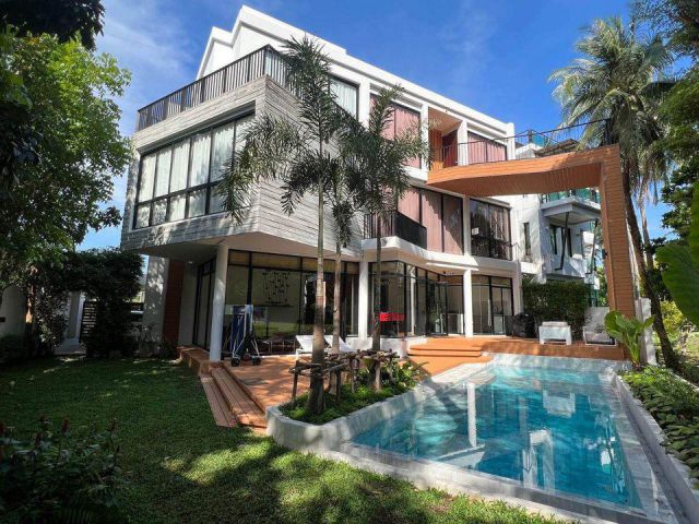 Modern Pool Villa for Sale in nestled inside Phuket Country Golf Club Kathu,Phuket. price : 36,000,000-Baht.