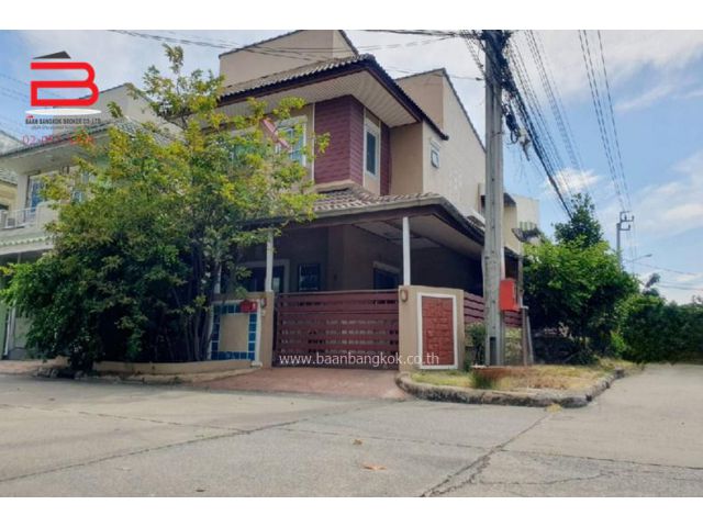 บ้านแฝด หลังมุม หมู่บ้าน พลวัชรพล เนื้อที่ 30.8 ตรว. ถนนสุขาภิบาล 5 เขตบางเขน