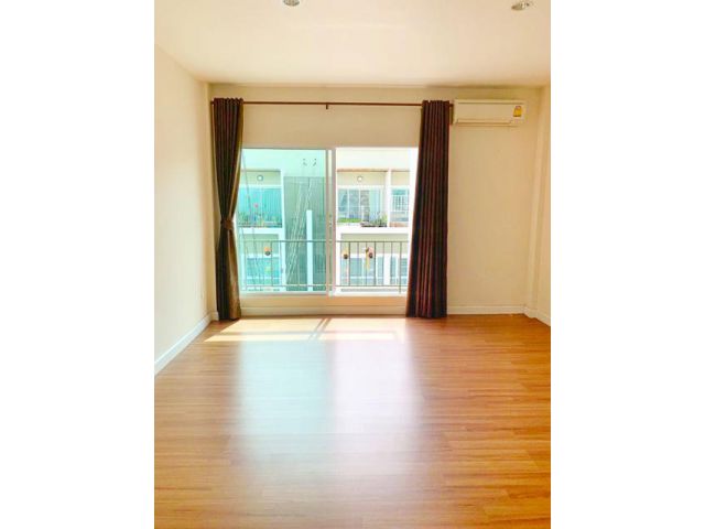 มิสทีน ถ.เคหะร่มเกล้า ให้เช่า3ชั้น 3นอน แอร์3
