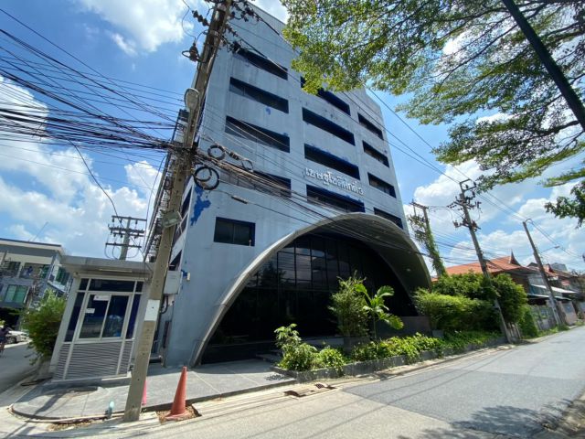 ขายอาคารสำนักงานเชษฐโชติศักดิ์ 3 (RS Tower) พร้อมที่ดินเปล่า ซอยลาดพร้าว 15 แยก 1-9