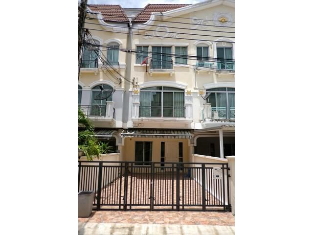 ให้เช่าทาวน์โฮม 3ชั้น บ้านกลางเมือง ศรีนครินทร์24