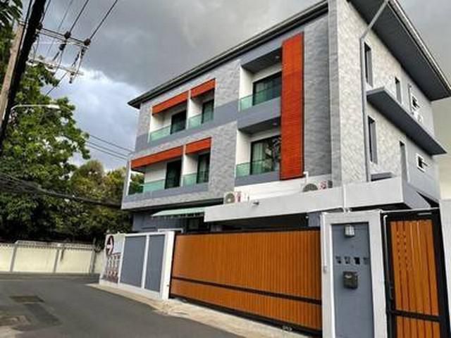 PN24 ให้เช่าอาคาร 3 ชั้น พร้อมเข้าอยู่ 350 ตร.ม. ซอย 20 มิถุนา แขวงสามเสนนอก เขตห้วยขวาง เหมาะทำ Office ใกล้ MRT ห้วยขวา