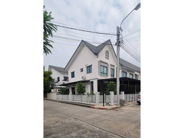 ขายทาวน์โฮมหลังมุม 2 ชั้น Modi Villa ปิ่นเกล้า-วงแหวน บางกรวย นนทบุรี.
