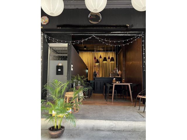 ปล่อยเซ้ง ร้านอาหาร อาคารพาณิชย์ 2 ชั้นครึ่ง ทำเลทอง ใกล้ BTS พระโขนงเพียง 300 เมตร