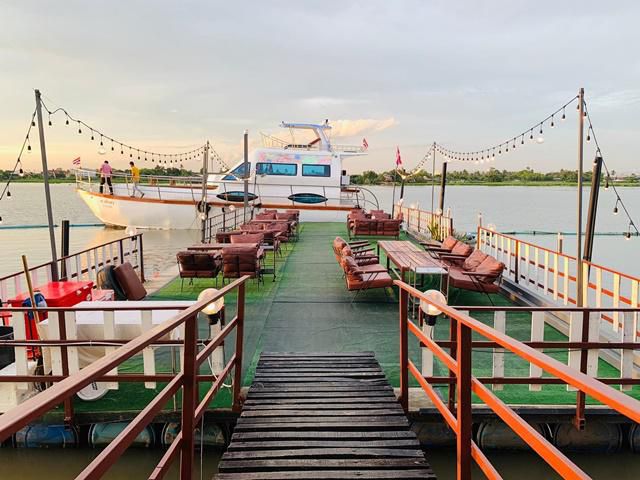 ริมแม่น้ำเจ้าพระยา ปากเกร็ด เรือยอร์ช นนทบุรี