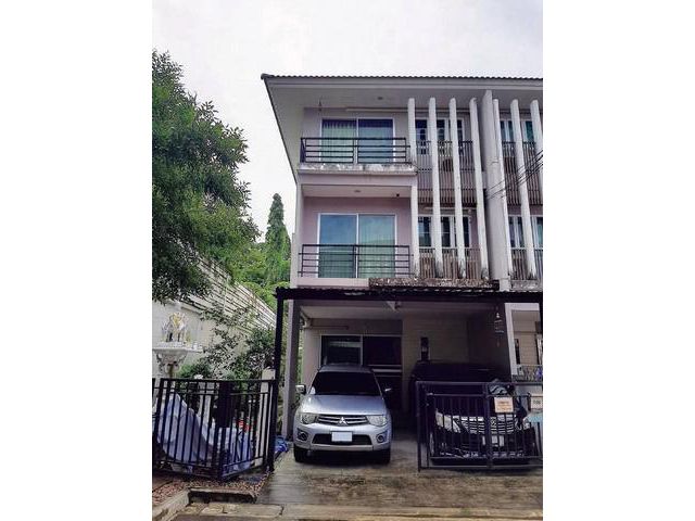 ทาวน์โฮม 3ชั้น  หลังริม  หลังเซ็ลทรัลพระราม2