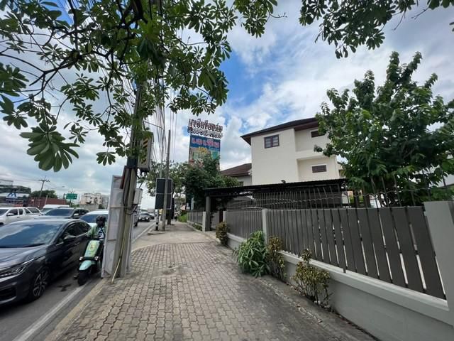 ขายบ้านเดี่ยว 3 ชั้น ติดถนนถนนเกษตร-นวมินทร์