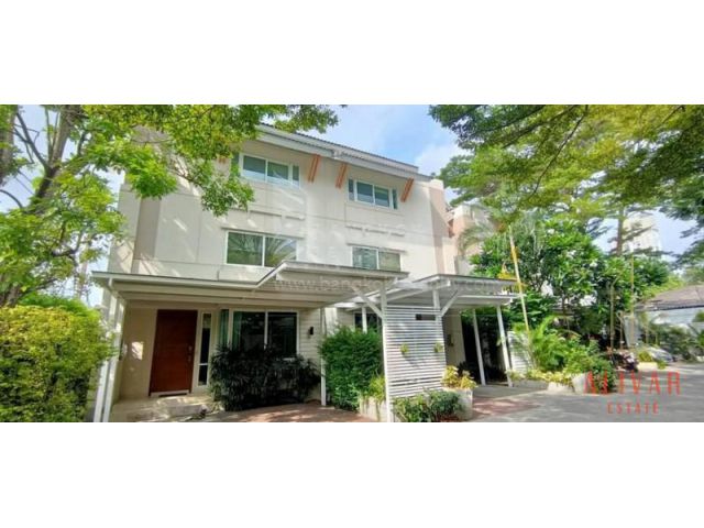4-storey twin house for rent Ekkamai 22