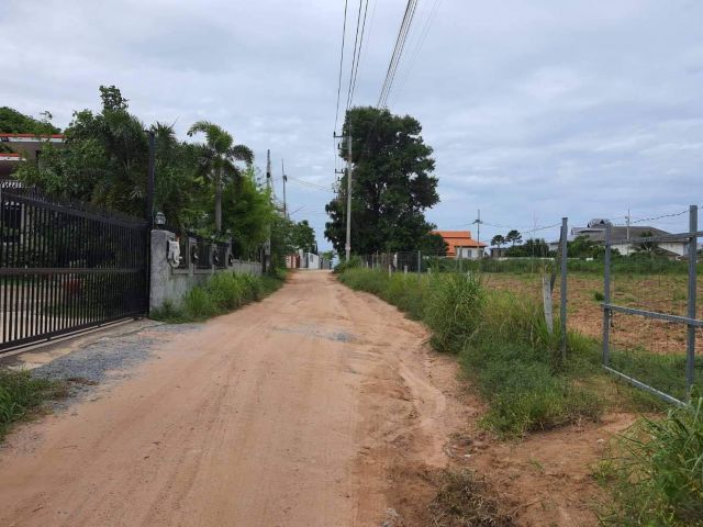 ขายที่ดินสวยถมแล้วหนองปรือ พัทยา 3 ไร่ ซอยทุ่งกลม-ตาลหมัน 20 ใกล้ถนนสุขุมวิท 3 - 6 กม. อ.บางละมุง จ.ชลบุรี